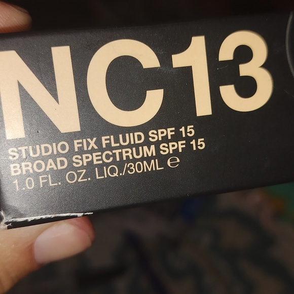 NIB MAC Studio Fix Fluid Foundation SPF 15 - Picture 6 of 7